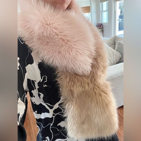 ARITZIA Faux Fur Scarf - Picture 5 of 7